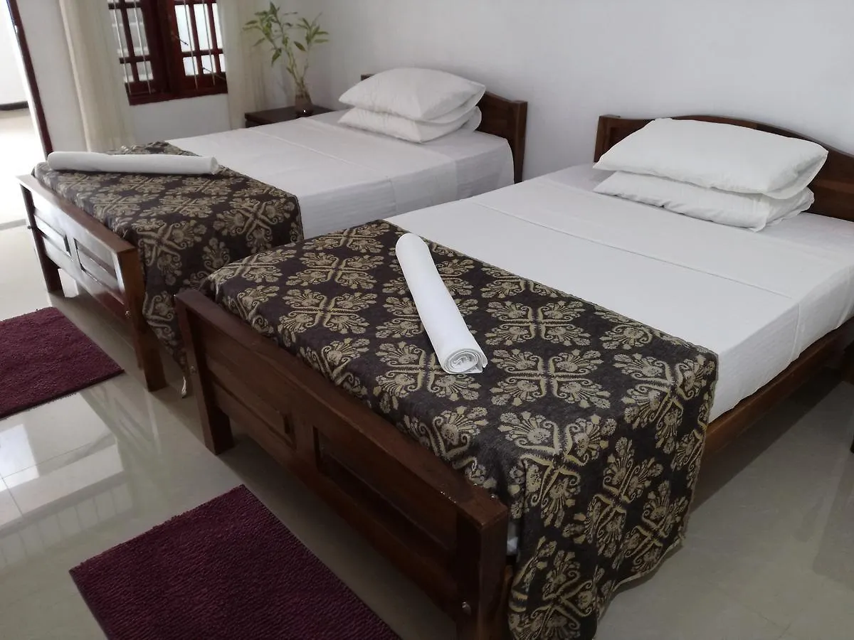A To Zee Airport Villa Andiambalama 2*,